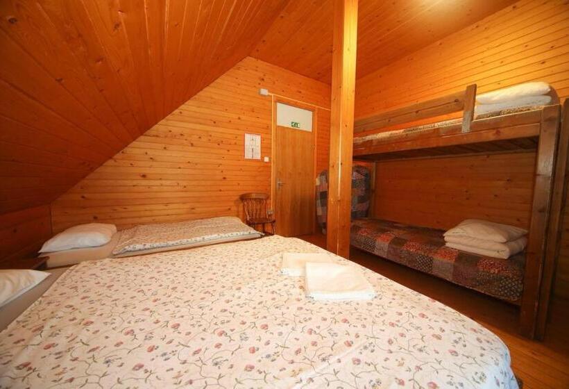 اتاق خانوادگی با سرویس بهداشتی مشترک, Planinska Koča Na Gozdu