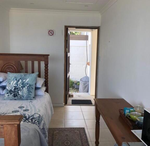 غرفة قياسية مطلّة علي البحر, Ollava Guesthouse