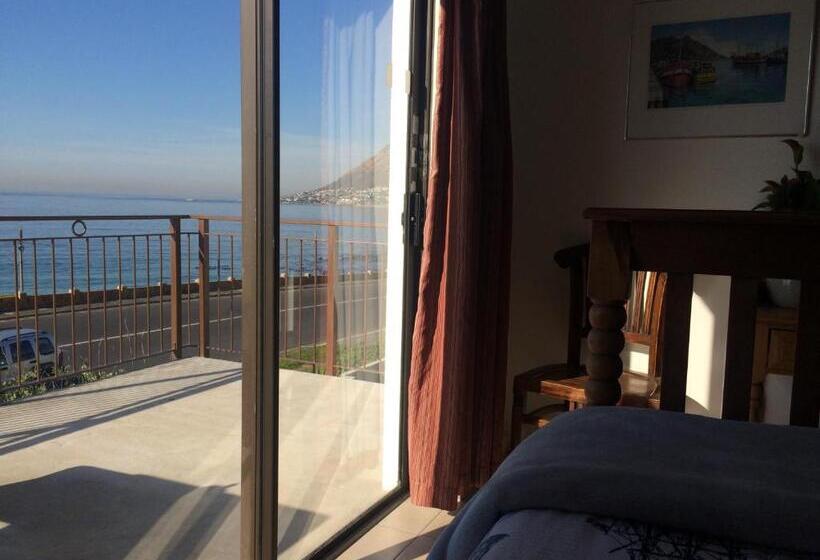 غرفة قياسية مطلّة علي البحر, Ollava Guesthouse