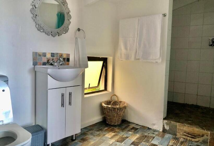 غرفة قياسية مطلّة علي البحر مزوَّدة بشُرفة, Ollava Guesthouse