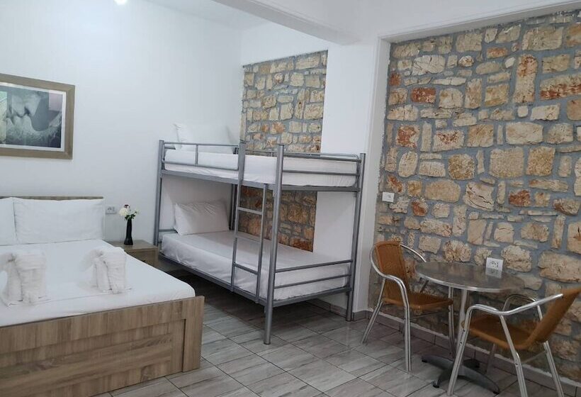 Студия Стандарт, Sunset Guest House