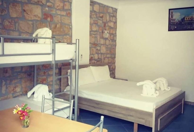 Четырехместный Номер Стандарт, Sunset Guest House