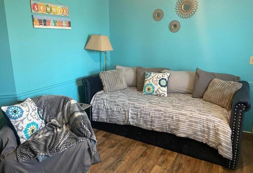 سوییت جونیور, Lake Point Motel