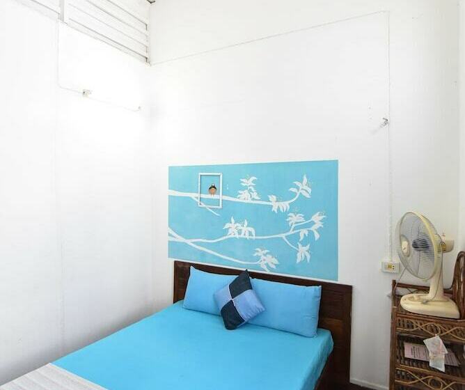 غرفة قياسية حمام مشترك, Blue Juice