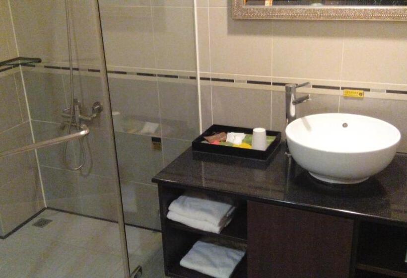 Pokój Standard Trzyosobowy, 亞歷山大汽車旅館