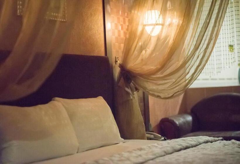 Pokój Standard Trzyosobowy, 亞歷山大汽車旅館