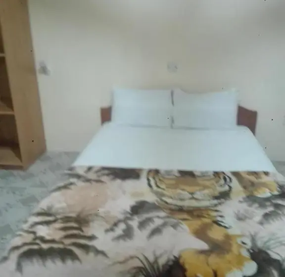 エコノミーシングルルーム, Is Guest House