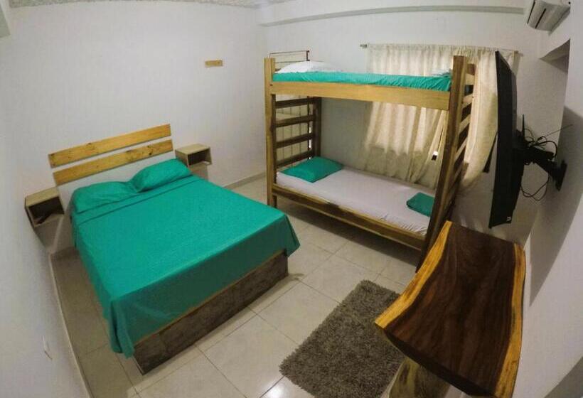 חדר סטנדרט לארבעה, Rokadura Hostel