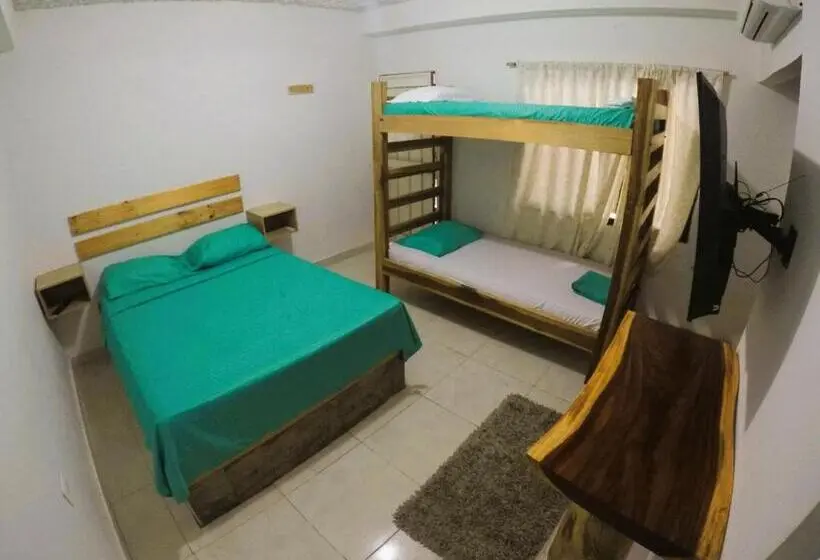 اتاق استاندارد چهار تخته, Rokadura Hostel