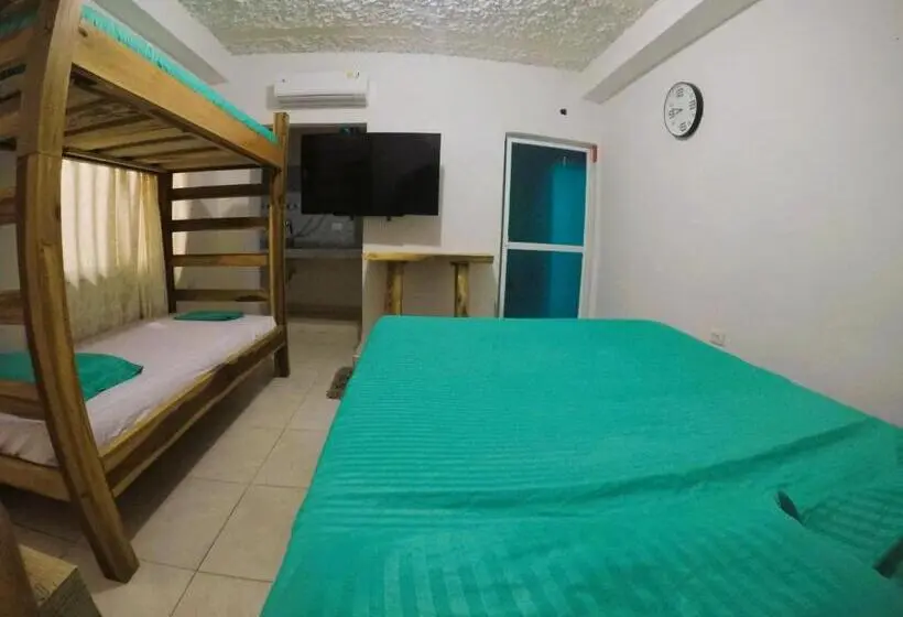 اتاق استاندارد چهار تخته, Rokadura Hostel