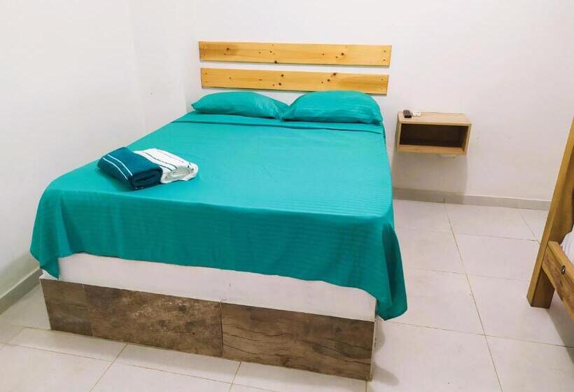 חדר סטנדרט לארבעה, Rokadura Hostel