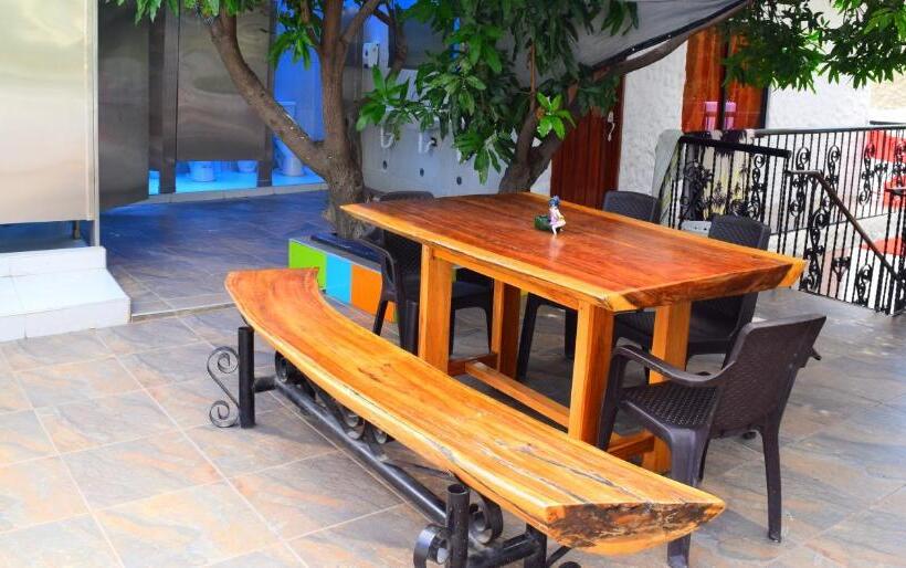이코노미 룸, Rokadura Hostel