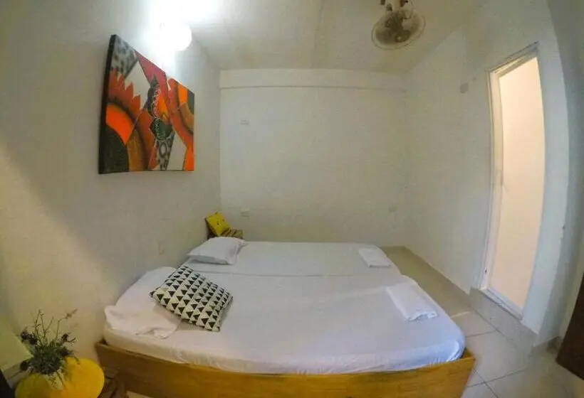 اتاق استاندارد یک نفره, Rokadura Hostel