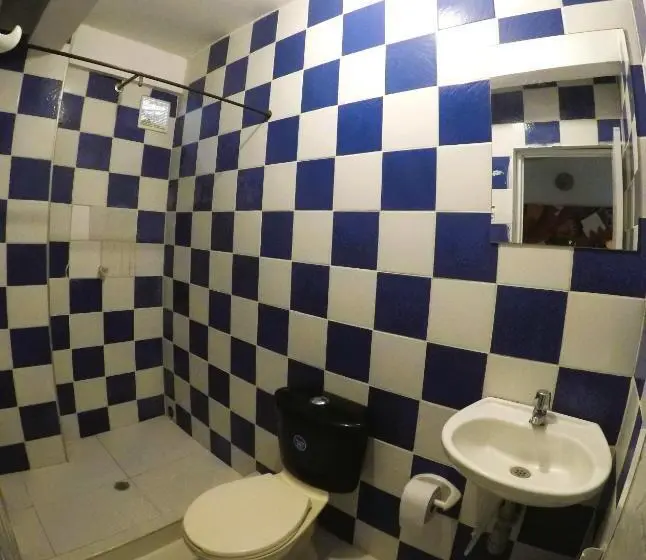 اتاق استاندارد یک نفره, Rokadura Hostel
