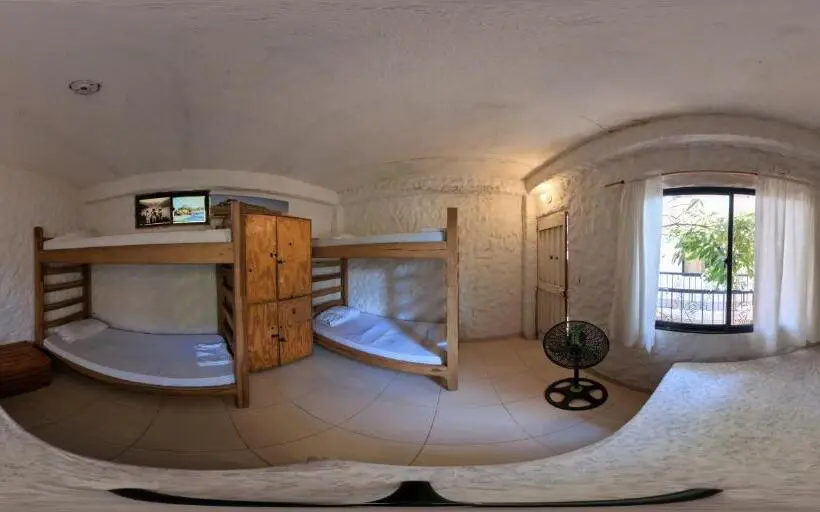 اتاق کلاسیک چهارنفره, Rokadura Hostel