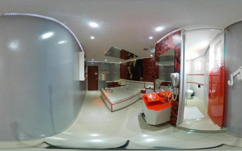 اتاق لوکس, Motel Fest