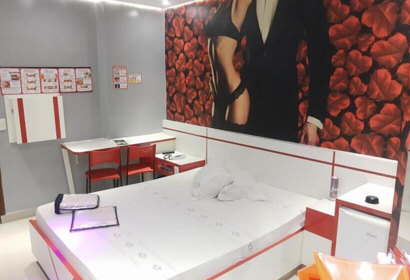 اتاق لوکس, Motel Fest