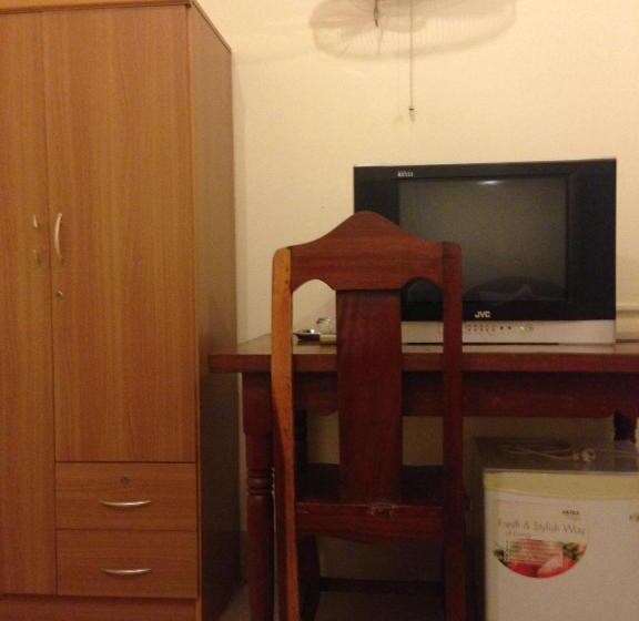 חדר סטנדרט, Capitol One