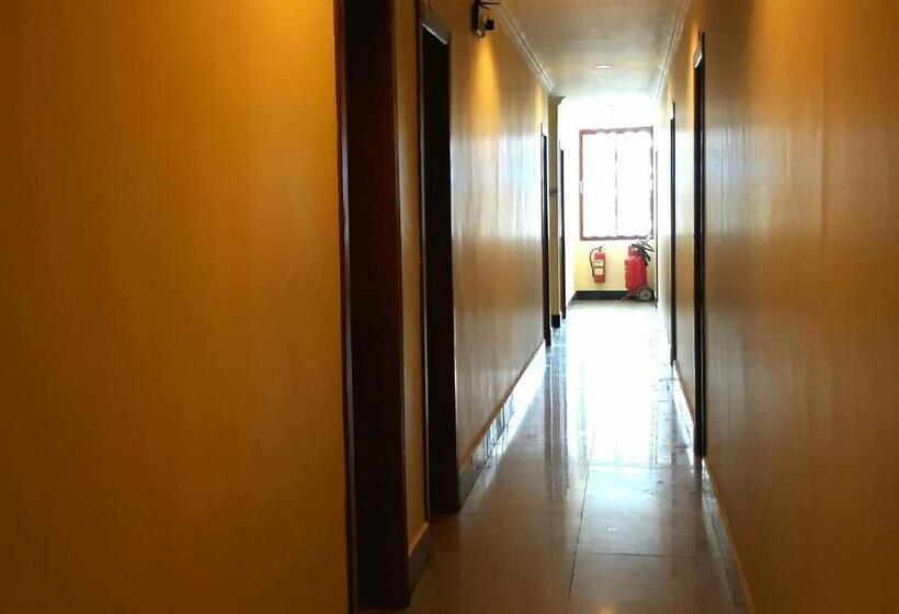 חדר סטנדרט, Capitol One