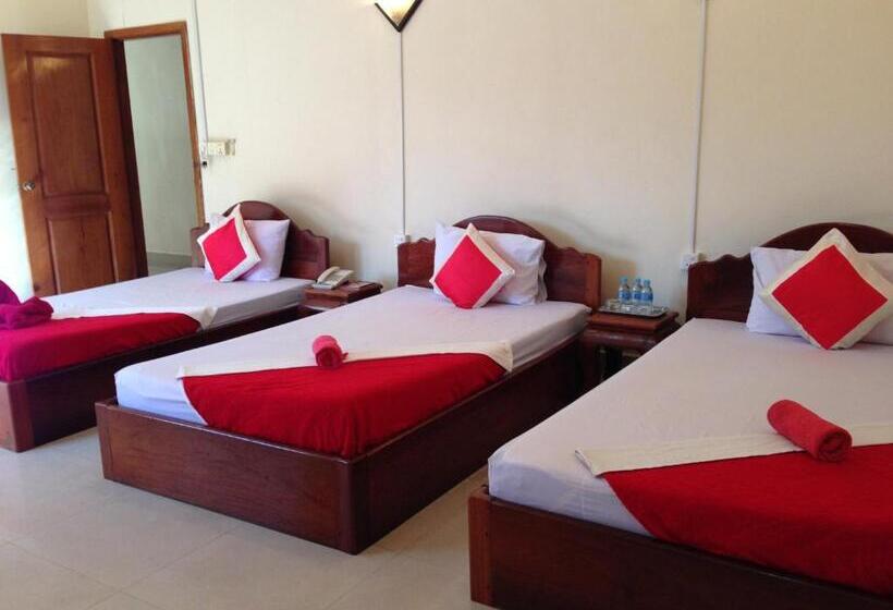 חדר סטנדרט לשלושה, Capitol One