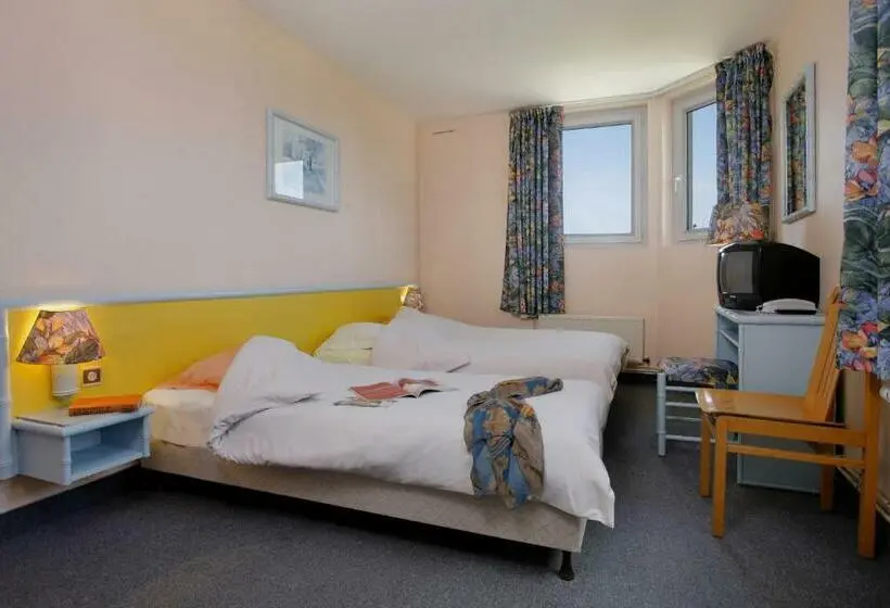 Standard Kolmen Hengen Huone, Le Bellevue