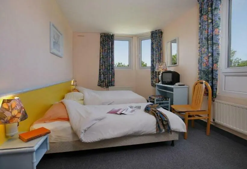 Standard Kolmen Hengen Huone, Le Bellevue