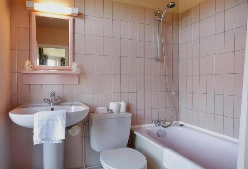 Standard Kolmen Hengen Huone, Le Bellevue