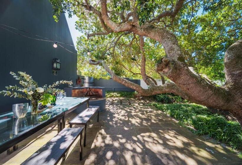 חדר סופריור עם מיטת קינג, Cottage On College