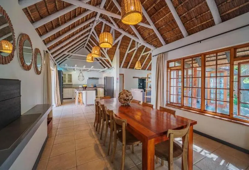 ２ベッドルームアパートメント, Cottage On College