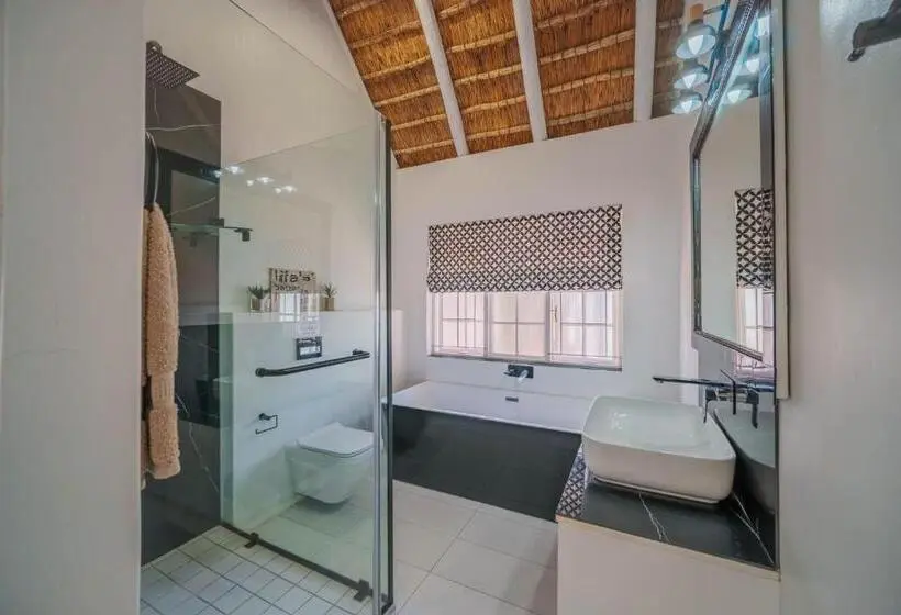 ２ベッドルームアパートメント, Cottage On College