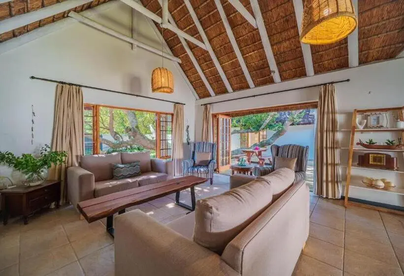 ２ベッドルームアパートメント, Cottage On College