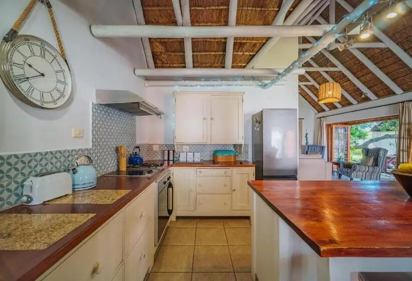 ２ベッドルームアパートメント, Cottage On College