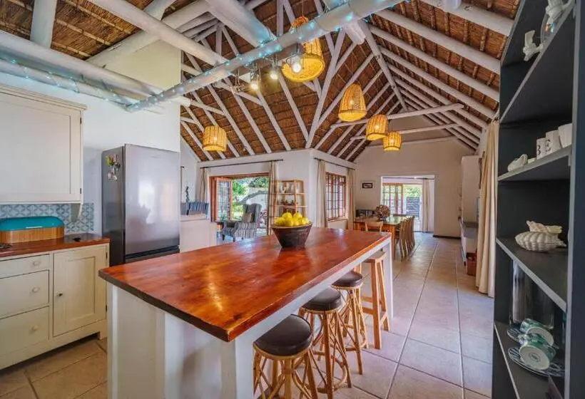 ２ベッドルームアパートメント, Cottage On College