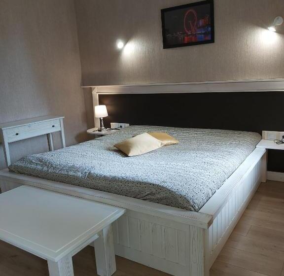 Трежместный Номер Economy, Galaxy