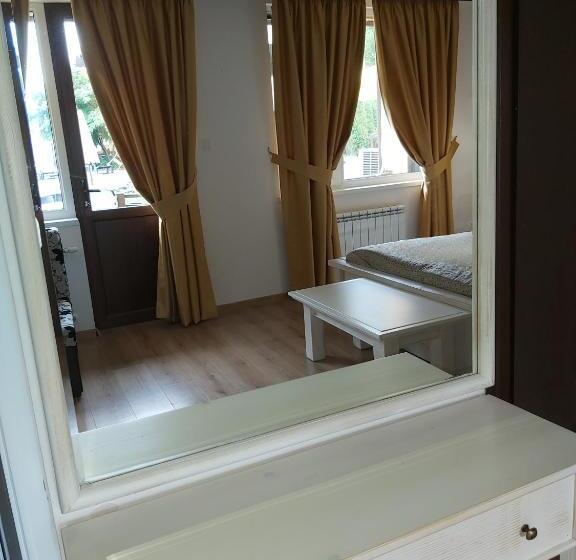 Трежместный Номер Economy, Galaxy