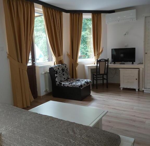 Трежместный Номер Economy, Galaxy