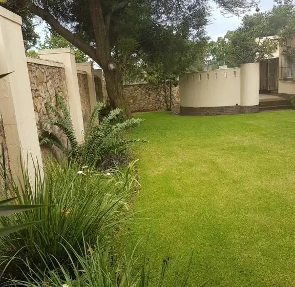 اتاق کلاسیک چهارنفره, Lightstone Guesthouse