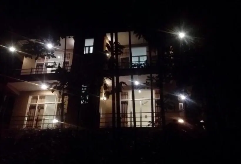 Camera Tripla Classica con Balcone, River Edge Bungalow