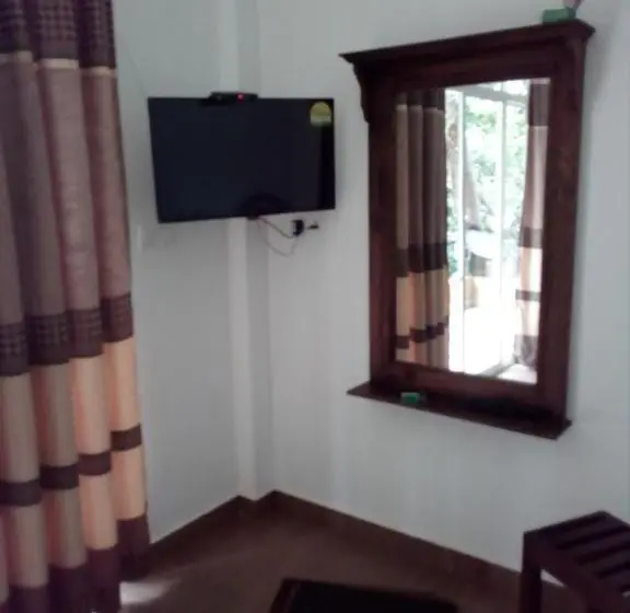 Camera Tripla Standard, River Edge Bungalow