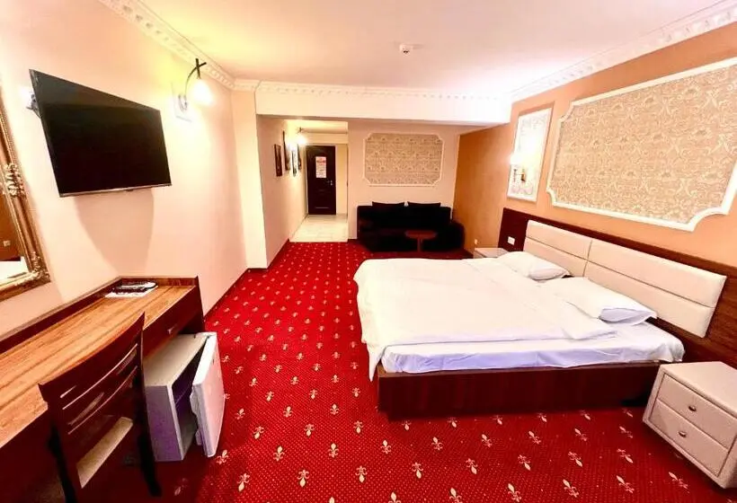 Standard Studio King Bed, Complex Azar