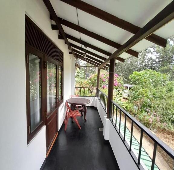 标准间带山景, Emerald Mirror Guest Ella
