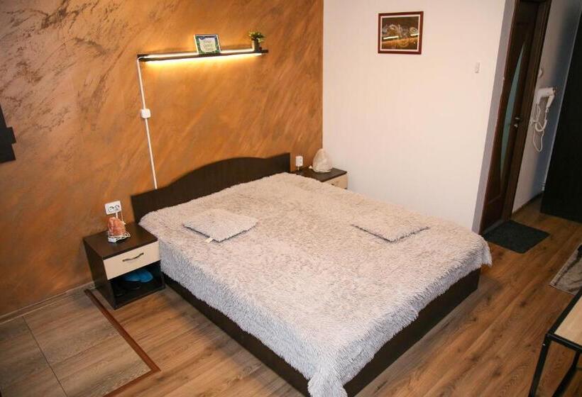 اتاق استاندارد, House Garden