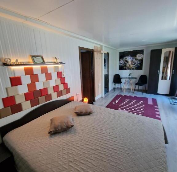 اتاق خانوادگی, House Garden