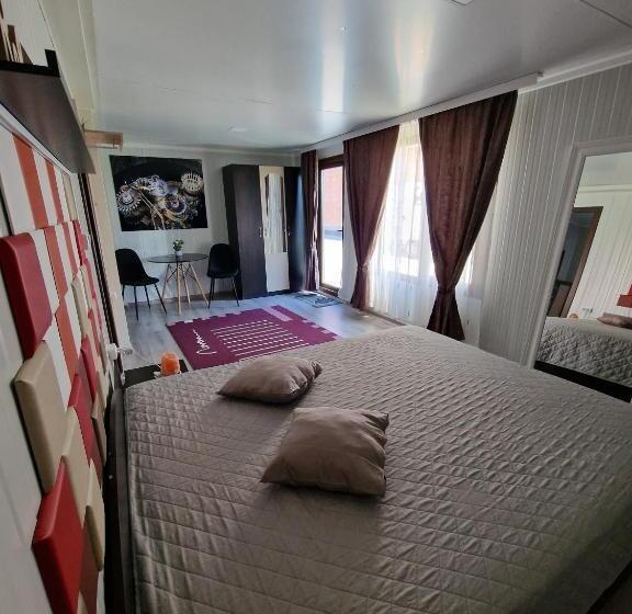 اتاق خانوادگی, House Garden