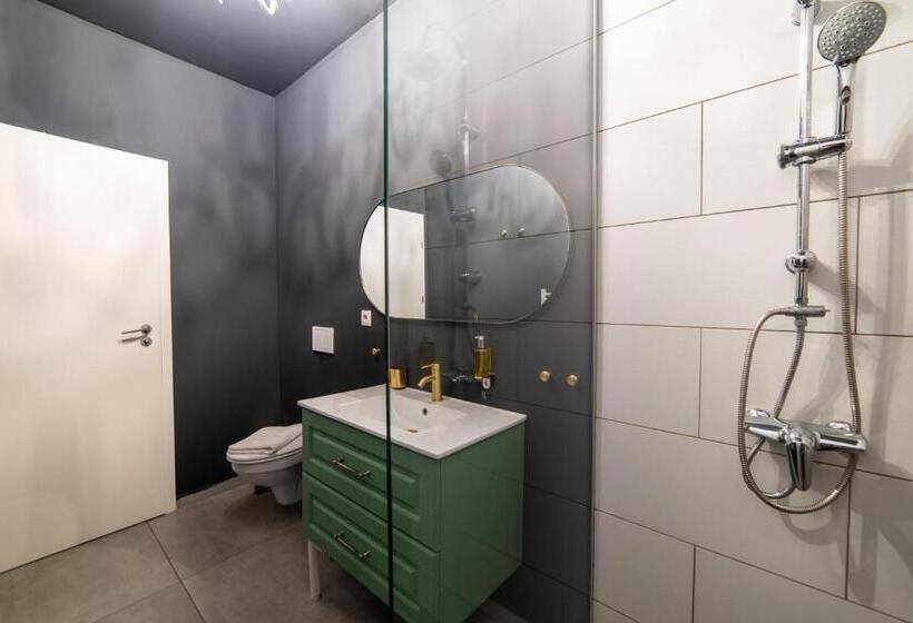 스탠다드 트리플 룸, Zero