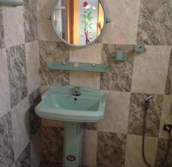 带阳台的三人标准间, Ancient Tree