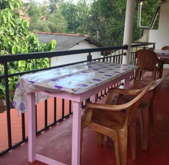 带阳台的三人标准间, Ancient Tree