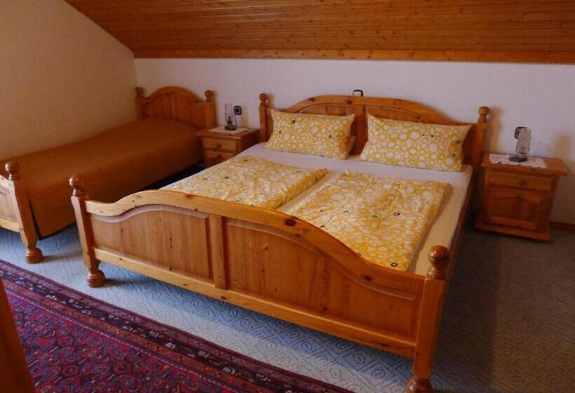 غرفة قياسية ثلاثية, Gästehaus Zussner