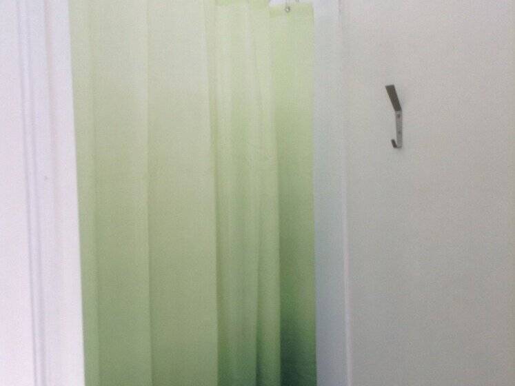 اتاق استاندارد سه نفره, Mobay Kotch Hostel