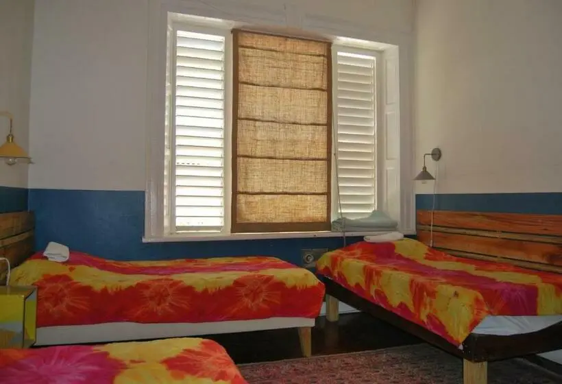 اتاق استاندارد سه نفره, Mobay Kotch   Hostel